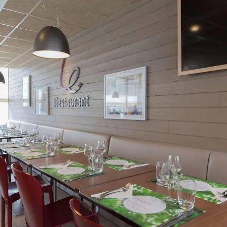 Отель Campanile Prime 19 - La