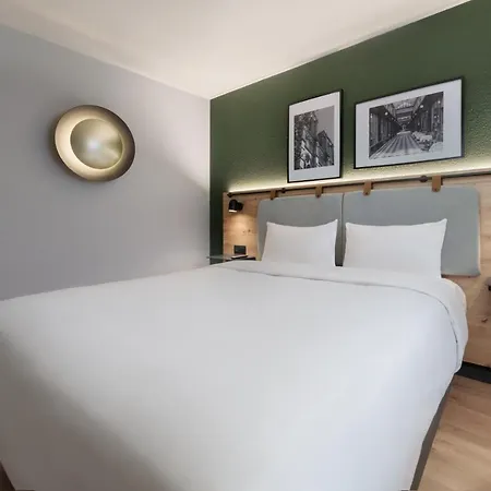 Отель Campanile Prime 19 - La