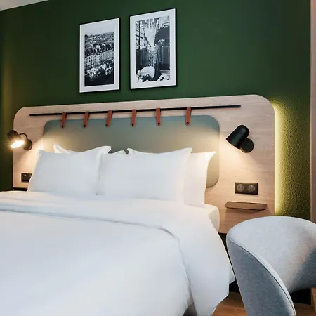 Campanile Prime 19 - La Отель