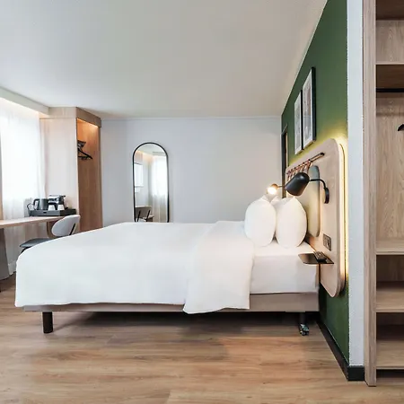 Campanile Prime 19 - La Отель 3*