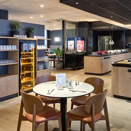 Hotel Campanile Prime 19 - La París