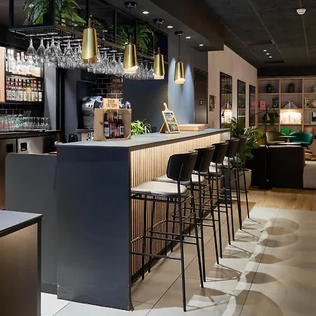 Campanile Prime 19 - La Отель 3*
