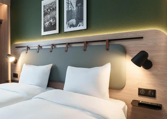 Campanile Prime 19 - La 3* París