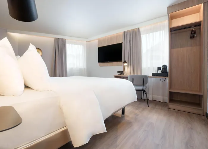 Campanile Prime 19 - La 3* París
