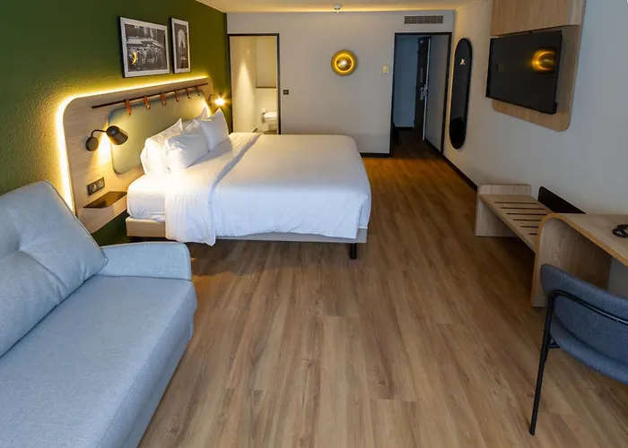 Campanile Prime 19 - La Hotel París